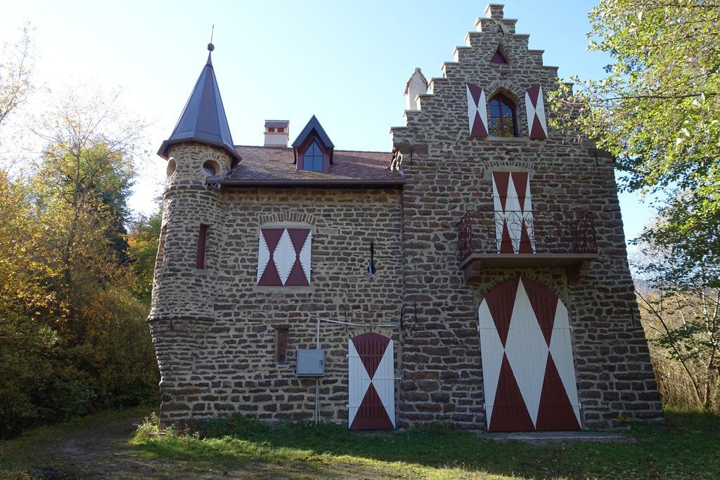 Schloss-Hof Апиано сула Страда дел Вино Екстериор снимка